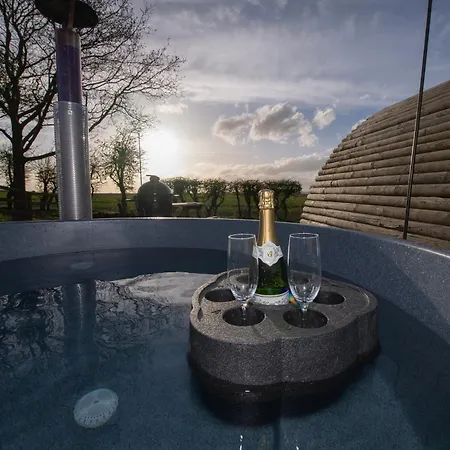 Glamping Pod 5 Shelter *