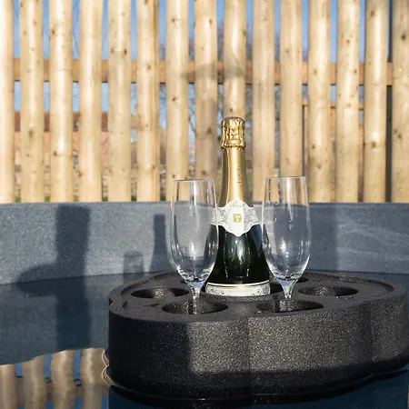 Glamping Pod 5 Shelter